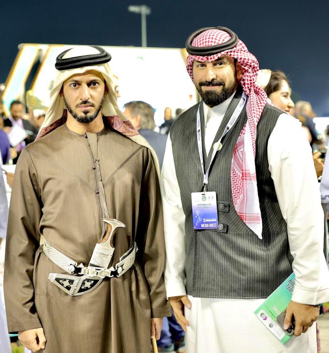 أحمد البدر مع أحد ضيوف سباقات الخيل